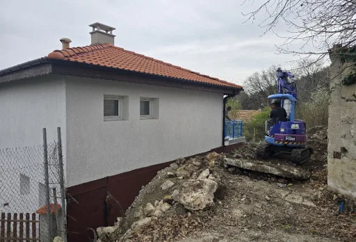 Строителство на подпорна стена, паркомясто и септична яма във Варна