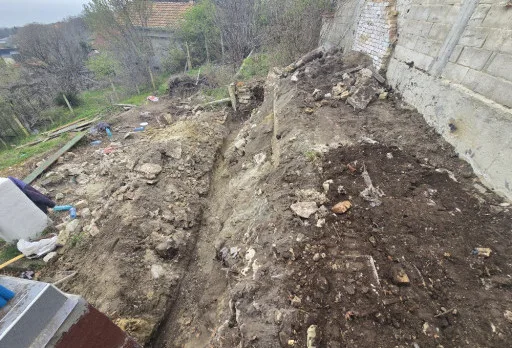 Строителство на подпорна стена, паркомясто и септична яма във Варна