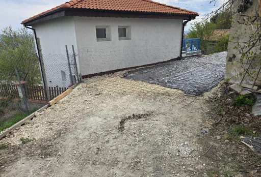 Строителство на подпорна стена, паркомясто и септична яма във Варна