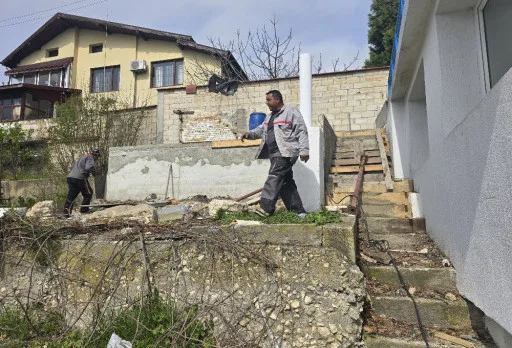 Строителство на подпорна стена, паркомясто и септична яма във Варна