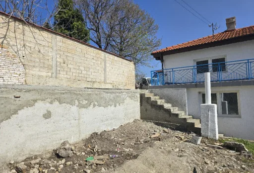Строителство на подпорна стена, паркомясто и септична яма във Варна