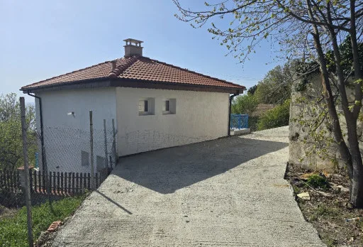 Строителство на подпорна стена, паркомясто и септична яма във Варна