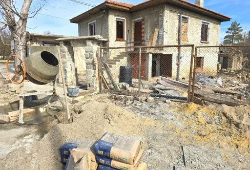 Bau- und Reparaturarbeiten an einem Haus in der Nähe von Varna