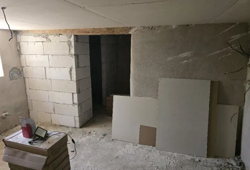 Bau- und Reparaturarbeiten an einem Haus in der Nähe von Varna