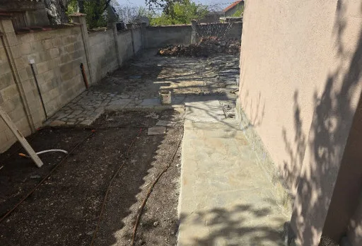 Bau- und Reparaturarbeiten an einem Haus in Balchik