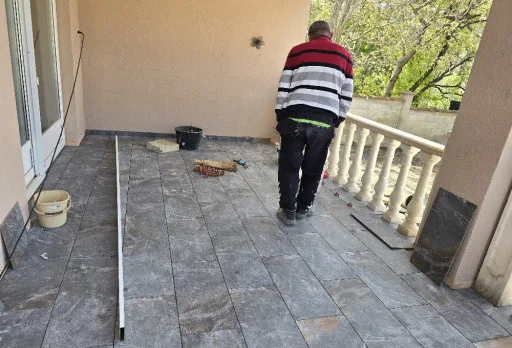 Bau- und Reparaturarbeiten an einem Haus in Balchik