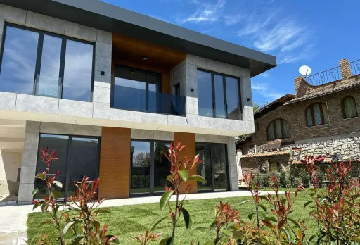 Двуетажна къща "до ключ" – Варна