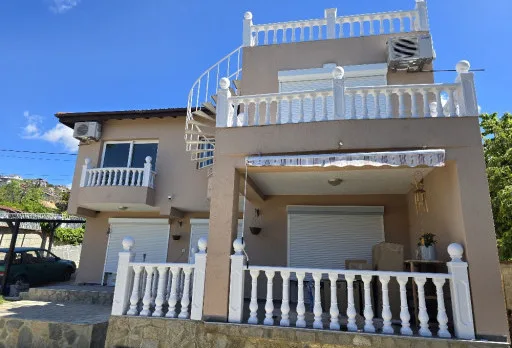 Bau- und Reparaturarbeiten an einem Haus in Balchik