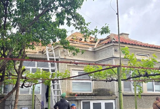 Строеж на нов покрив на къща във Варна