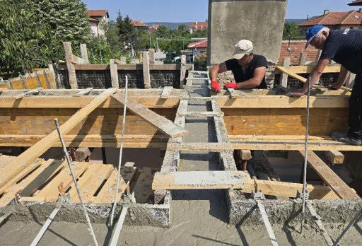 Строеж на нов покрив на къща във Варна