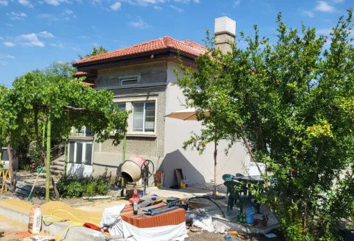 Строеж на нов покрив на къща във Варна