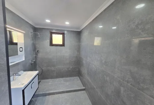 Класическа къща с покрив от керемиди – Рогачево 