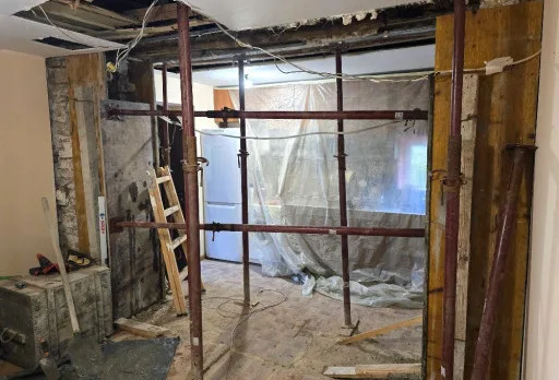 Bau- und Reparaturarbeiten an einem Haus in Kavarna
