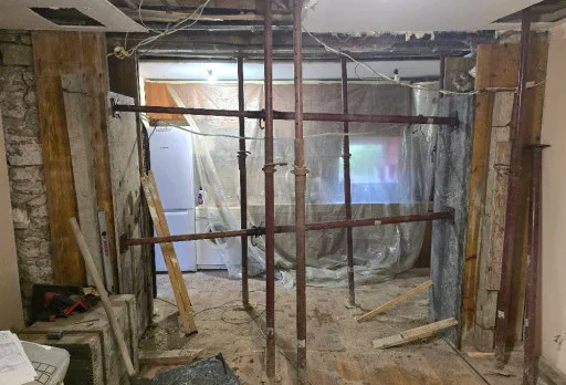 Bau- und Reparaturarbeiten an einem Haus in Kavarna