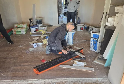 Bau- und Reparaturarbeiten an einem Haus in Kavarna