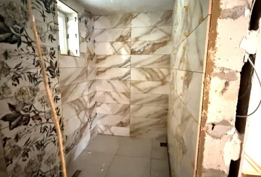 Bau- und Reparaturarbeiten an einem Haus in Kavarna