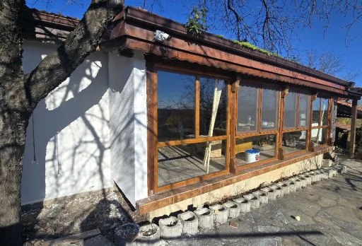 Bau- und Reparaturarbeiten an einem Haus in Kavarna
