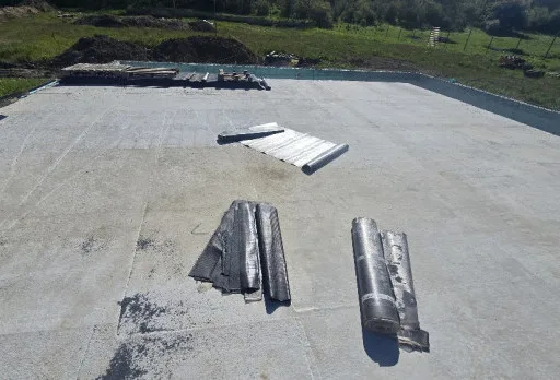 Bau eines Holzbauhauses in der Nähe von Varna