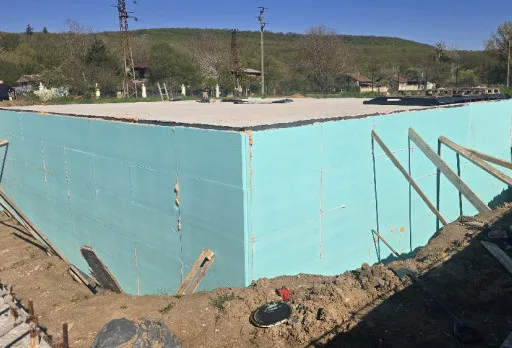 Bau eines Holzbauhauses in der Nähe von Varna