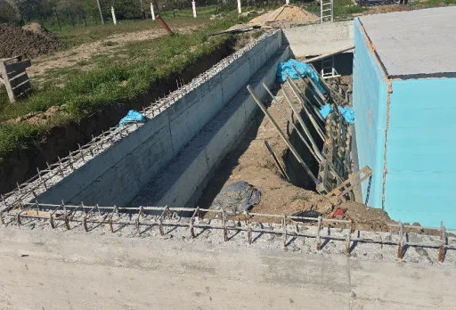 Bau eines Holzbauhauses in der Nähe von Varna