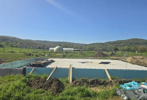 Bau eines Holzbauhauses in der Nähe von Varna