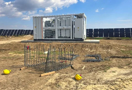Строителство на основи за гръмоотводи във фотоволтаична електроцентрала до Добрич