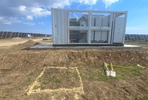 Строителство на основи за гръмоотводи във фотоволтаична електроцентрала до Добрич