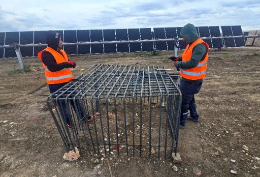 Строителство на основи за гръмоотводи във фотоволтаична електроцентрала до Добрич