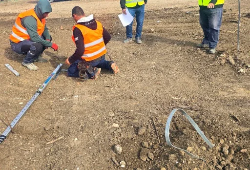 Строителство на основи за гръмоотводи във фотоволтаична електроцентрала до Добрич