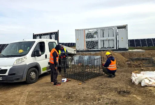 Строителство на основи за гръмоотводи във фотоволтаична електроцентрала до Добрич