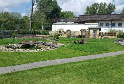 Bau- und Reparaturarbeiten an einem Jagdhauskomplex in Shabla