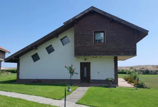 Bau- und Reparaturarbeiten an einem Jagdhauskomplex in Shabla