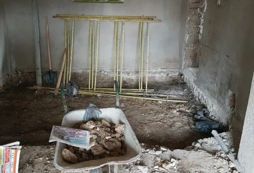 Reparaturarbeiten an einem Haus in Dobrich
