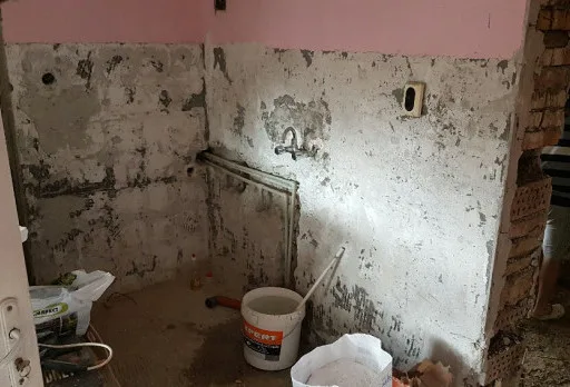 Reparaturarbeiten an einem Haus in Dobrich