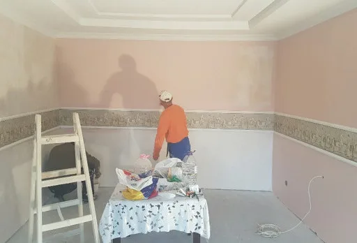 Reparaturarbeiten an einem Haus in Dobrich
