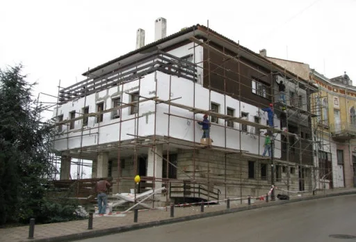 Саниране на фасада на aдминистративна сграда в Балчик