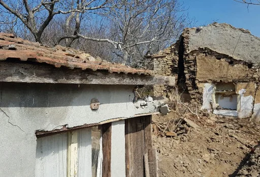 Bau- und Reparaturarbeiten an einem Haus bei Krapets