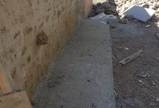 Bau- und Reparaturarbeiten an einem Haus bei Krapets