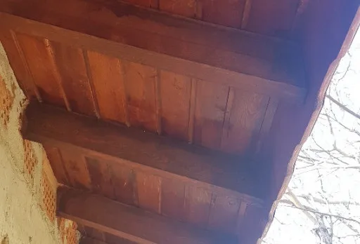 Bau- und Reparaturarbeiten an einem Haus bei Krapets