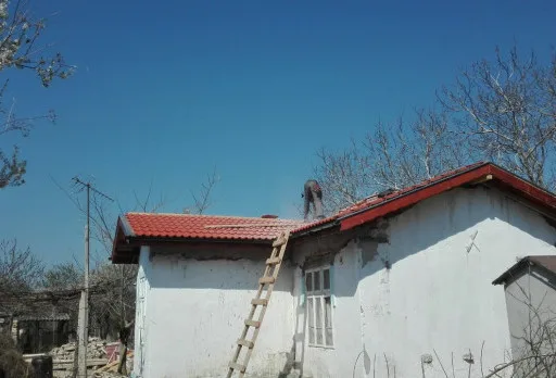 Bau- und Reparaturarbeiten an einem Haus bei Krapets