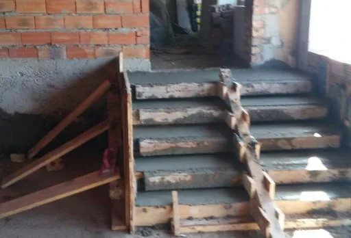 Bau- und Reparaturarbeiten an einem Haus bei Krapets