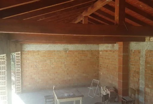 Bau- und Reparaturarbeiten an einem Haus bei Krapets