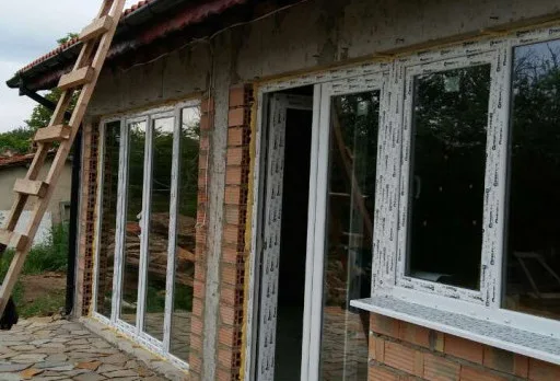 Bau- und Reparaturarbeiten an einem Haus bei Krapets
