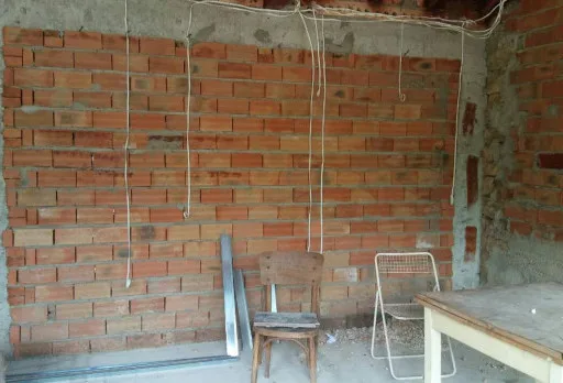 Bau- und Reparaturarbeiten an einem Haus bei Krapets