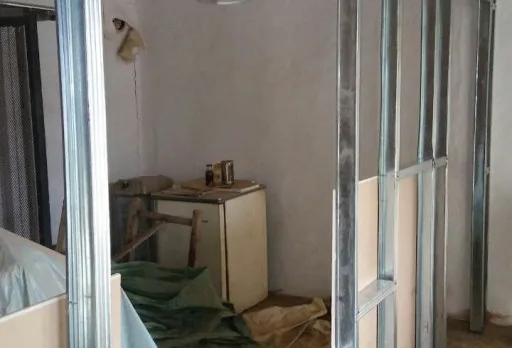 Bau- und Reparaturarbeiten an einem Haus bei Krapets