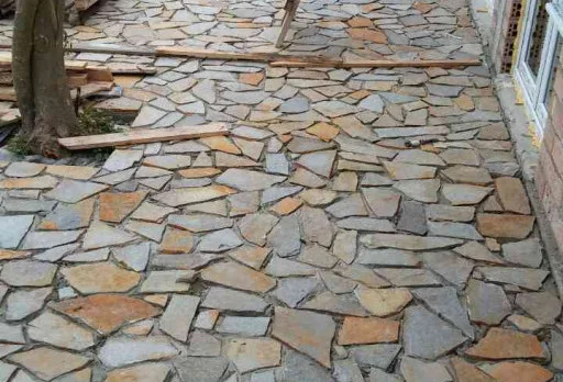 Bau- und Reparaturarbeiten an einem Haus bei Krapets