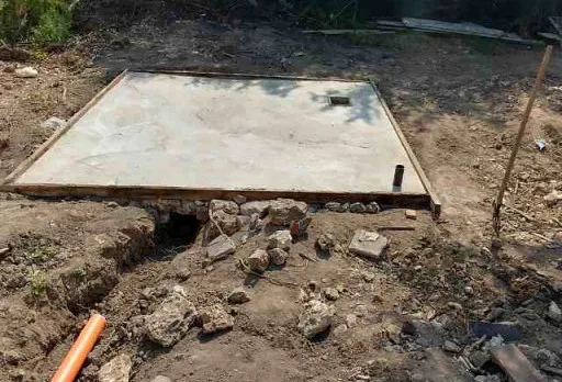 Bau- und Reparaturarbeiten an einem Haus bei Krapets