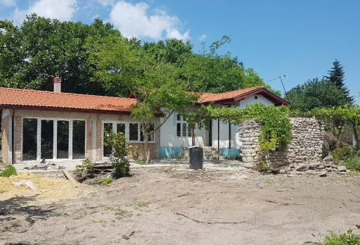 Bau- und Reparaturarbeiten an einem Haus bei Krapets