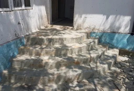 Bau- und Reparaturarbeiten an einem Haus bei Krapets