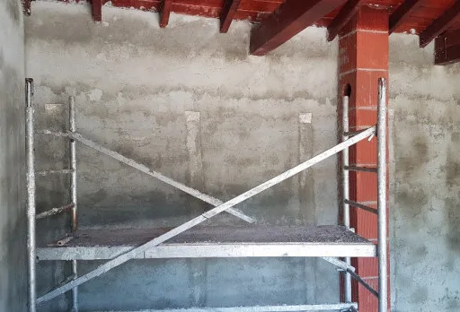 Bau- und Reparaturarbeiten an einem Haus bei Krapets